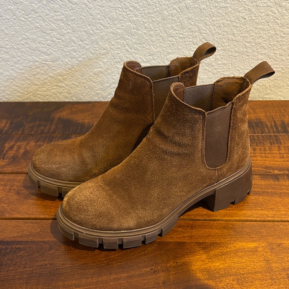 Steve Madden Howler Taupe Suede Chelsea Lug Sole Ankle Boots